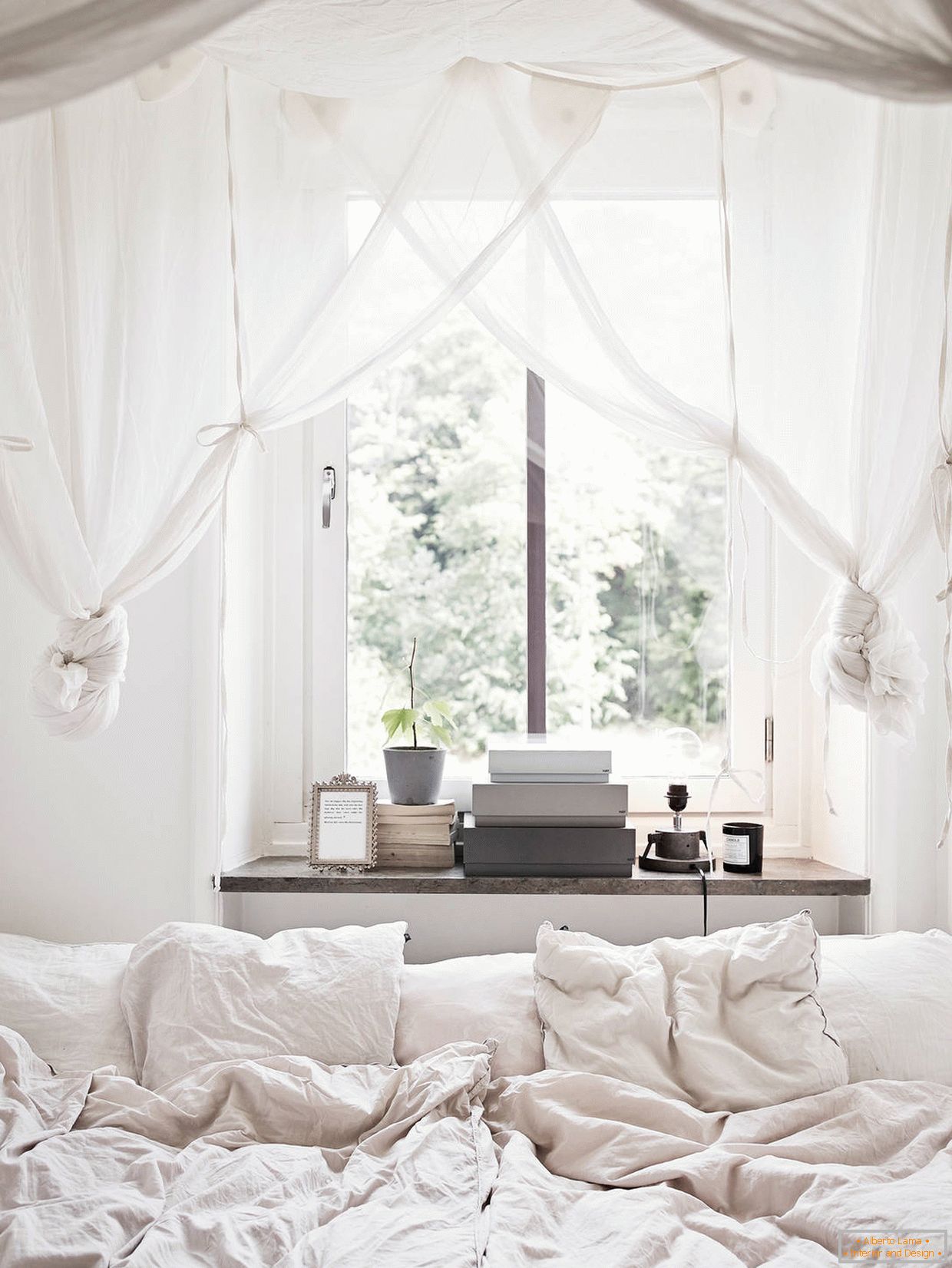 Schlafzimmer in weißer Farbe