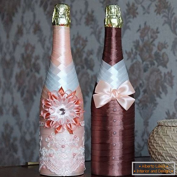 So dekorieren Sie eine Flasche Champagner mit Ihren eigenen Händen für die 8. März-Bänder