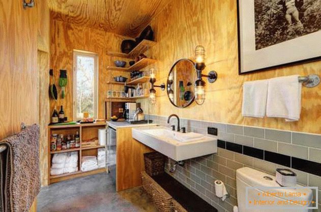 Kleines preiswertes Holzhaus in den USA: туалет и кухня