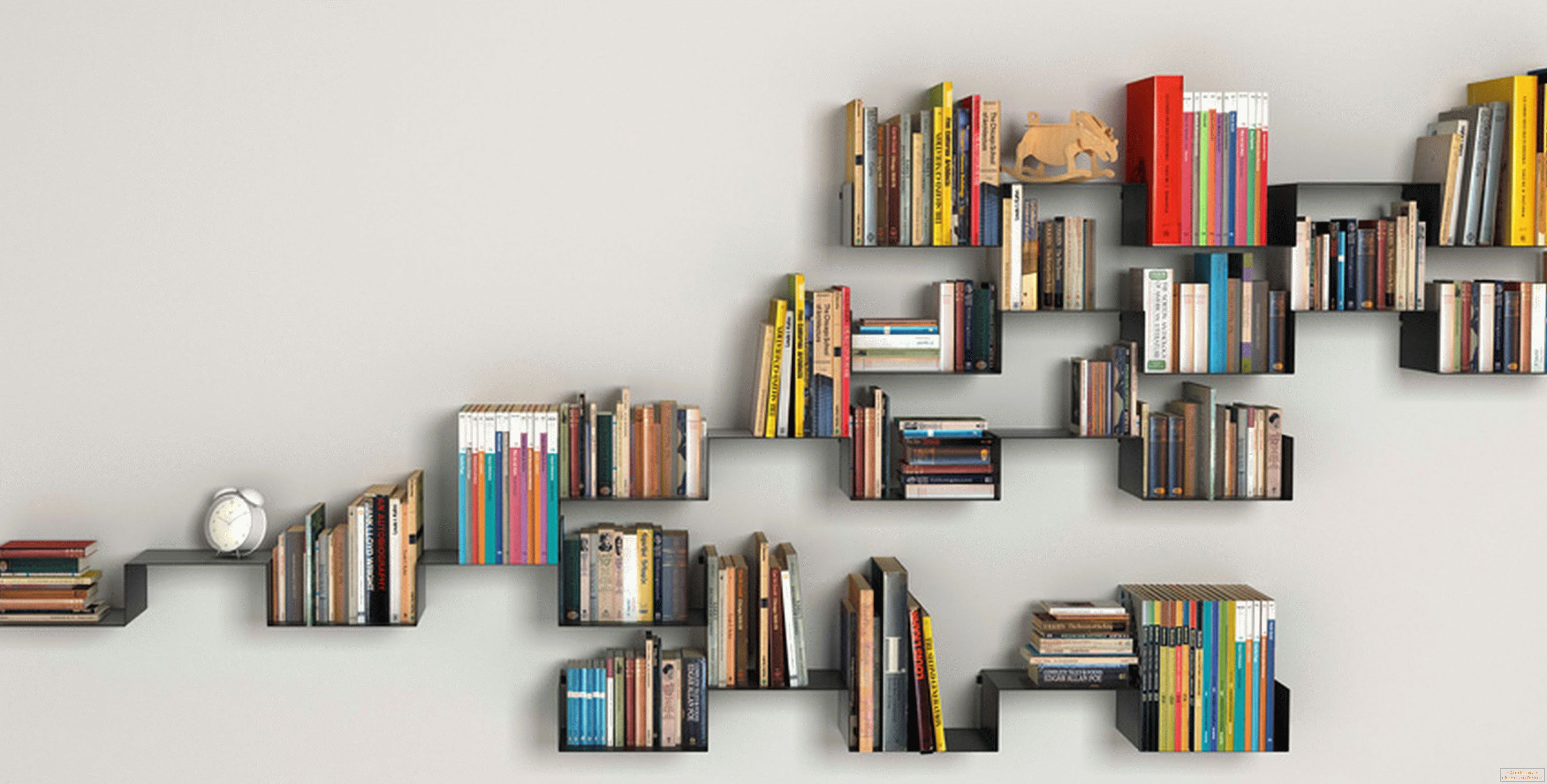 Bücherregal in Form einer Karte