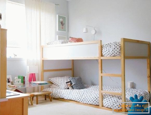 Zweistöckiges Bett von IKEA