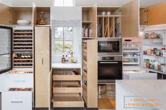 Smart Küchenmöbel mit vielen Abschnitten
