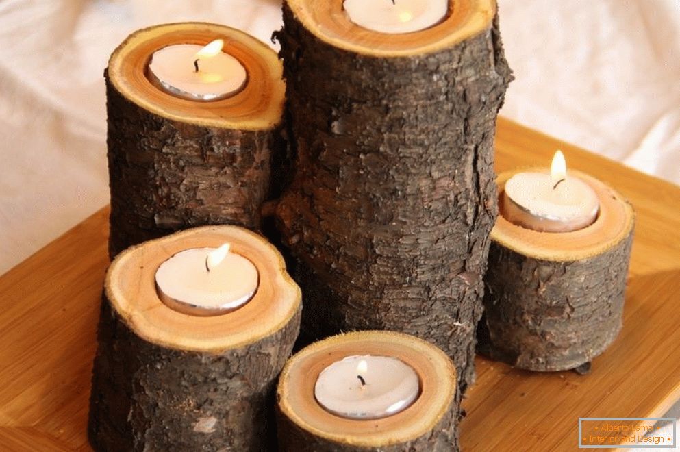 Kerzenständer aus Holzstämmen