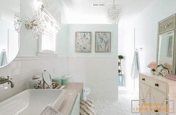 Schönes Design des Badezimmers in Pastellfarben