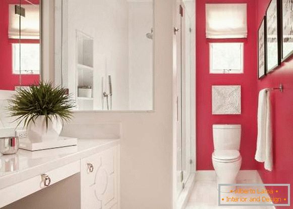 Schönes kleines Badezimmer - Foto in der weißen und rosa Farbe