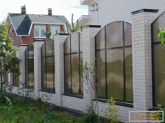 Foto Zaun für ein Privathaus aus Polycarbonat