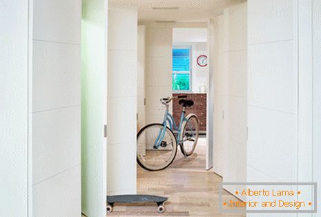 Fahrrad in einer kleinen Wohnung