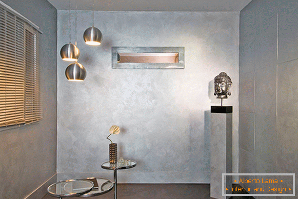 Dekorative Farbe für Wände in einer Wohnung mit einem metallischen Effekt