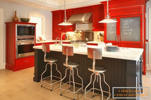 Kücheninnenraum in rotem Foto 25