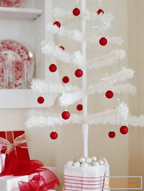 einfach-und-stilvoll-Dekoration-Weihnachtsbaum