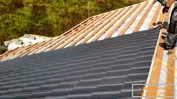 Wie man ein Dach aus Metall macht