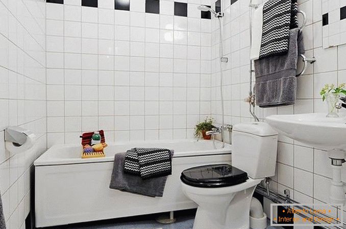 Badezimmer in Schwarz und Weiß