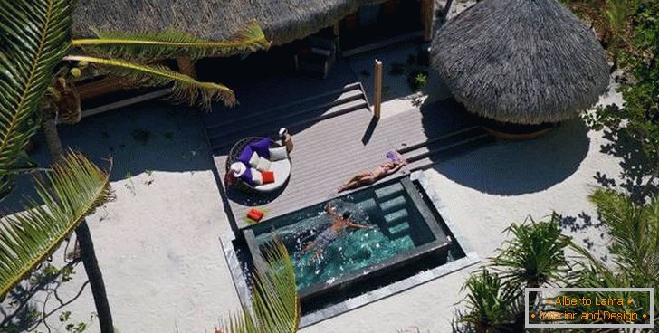 Terrasse mit Pool im Hotel The Brando