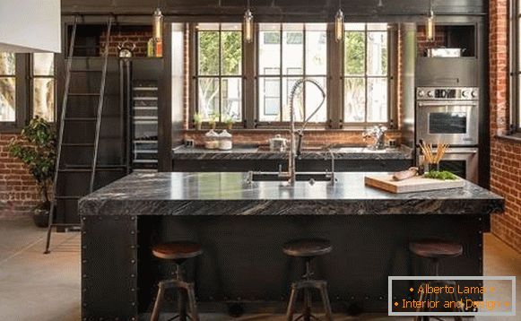 Loft-Stil - Küche in schwarz mit Backstein