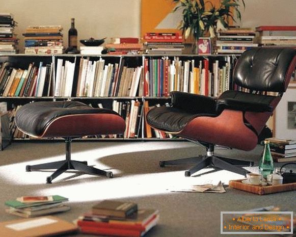 Eames Stuhl mit schwarzem Lederbezug