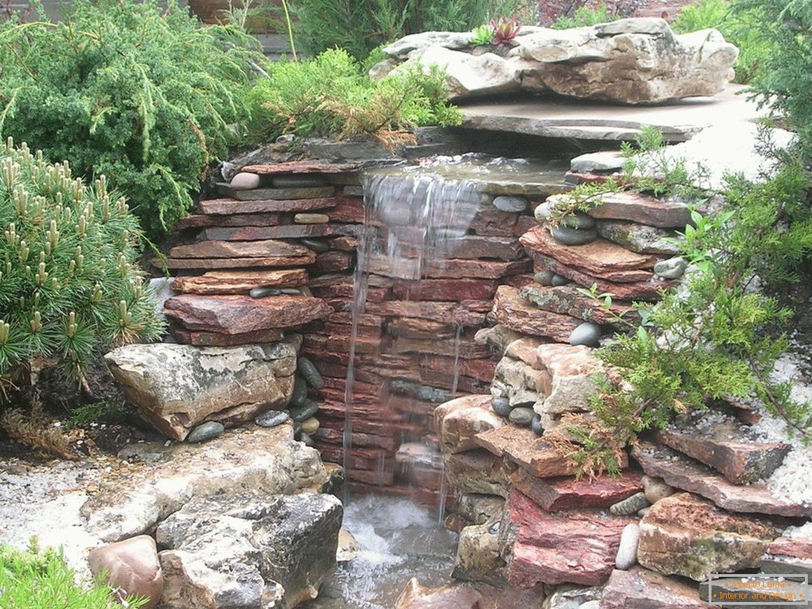 Wasserfall im Garten Design