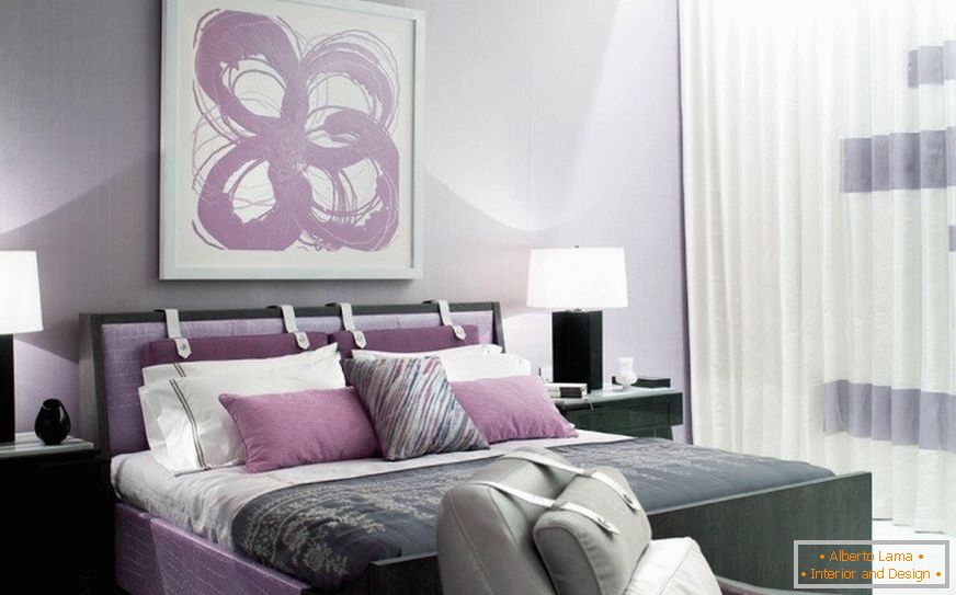 Lila Farbe im modernen Schlafzimmer