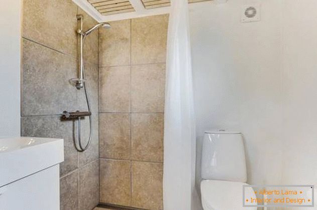 Badezimmer in einem kleinen privaten Haus