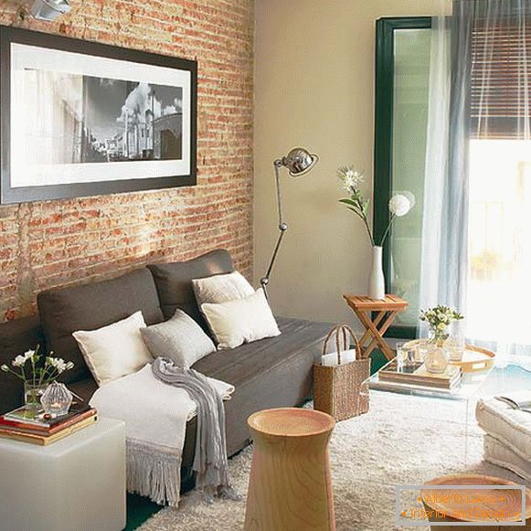 Kleine Wohnungen: Mauerwerk im Inneren des Wohnzimmers