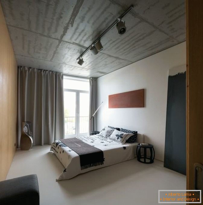 Schlafzimmer einer kleinen Ein-Zimmer-Wohnung in Kiew