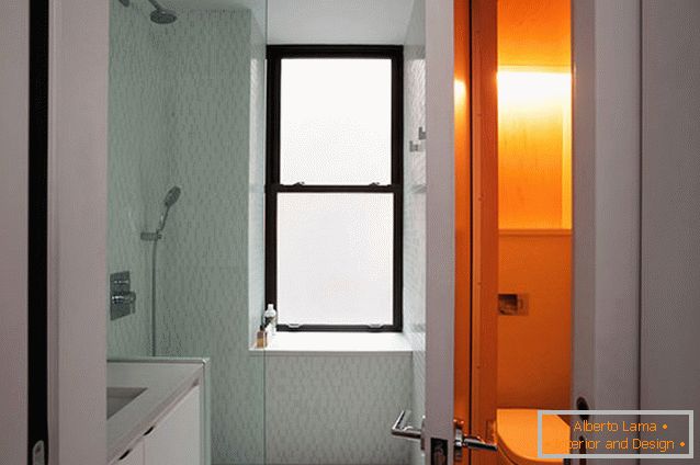 Ein Badezimmer eines multifunktionalen Wohnungstransformators in New York