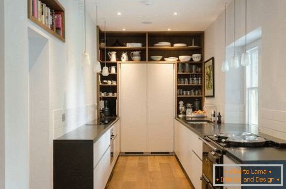Modisches Design der Küche 2018 mit Regalen in Form einer Speisekammer