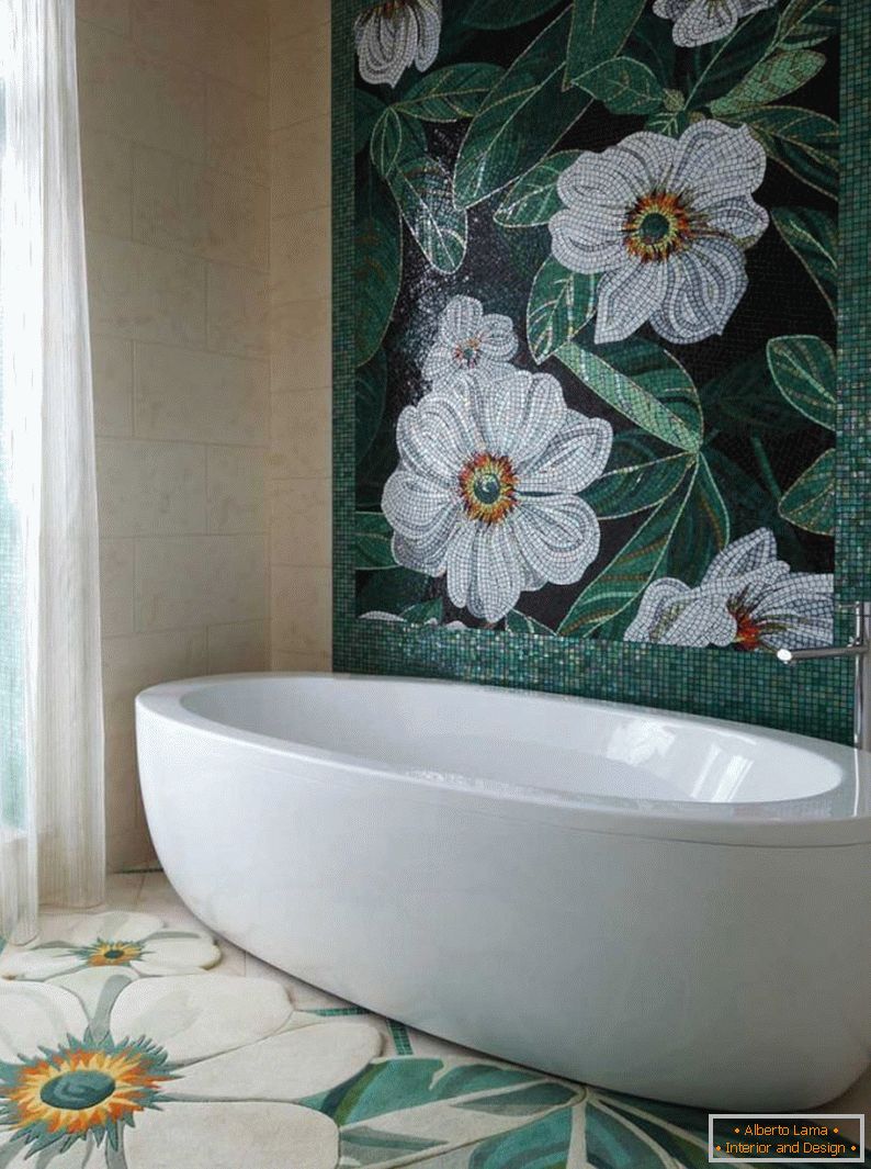 Mosaikblumen an der Wand