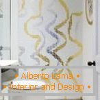 Muster von einem Mosaik in einem Innenraum eines Badezimmers