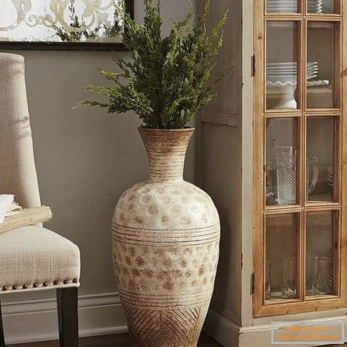 Vase mit grünem Herbarium