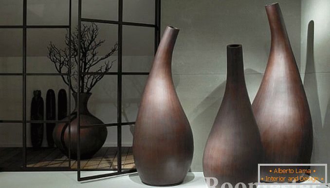 Ungewöhnliche Form von Vasen
