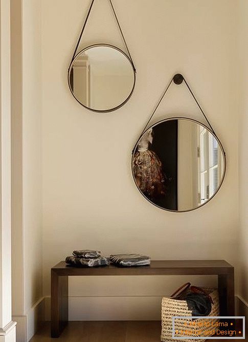 Runde Spiegel im Flur - Foto-Design im modernen Stil