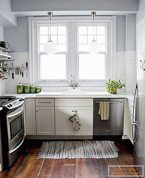 Küche in weiß-grauer Farbe