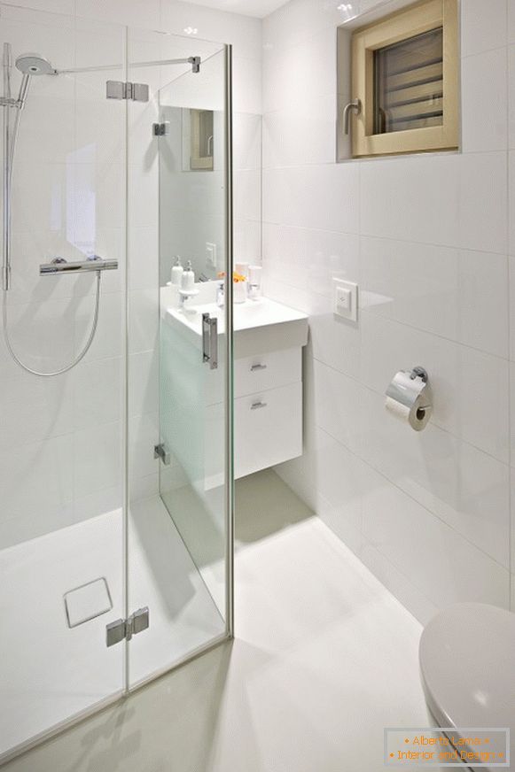 Badezimmerdesign in einer winzigen Wohnung