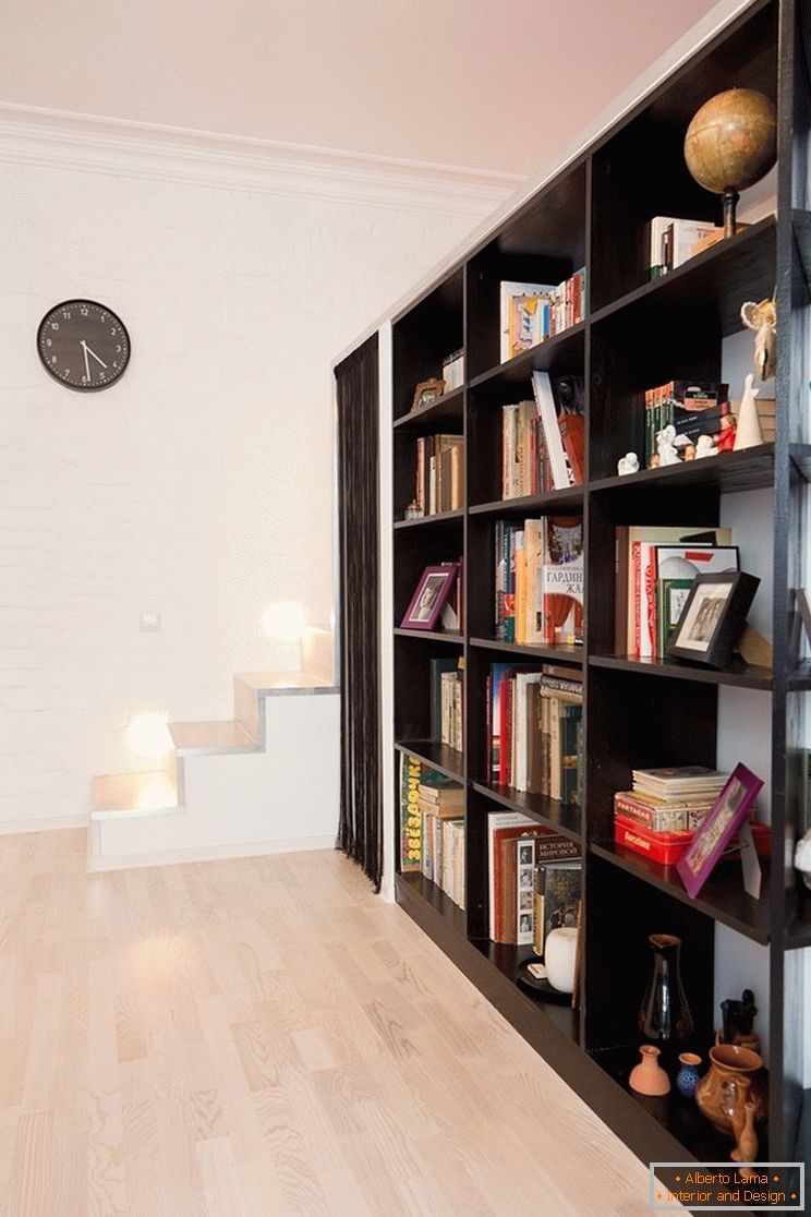 Bibliothek in einer kleinen Wohnung