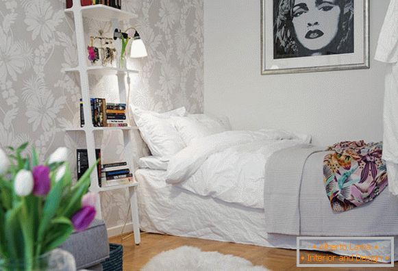 Wohnzimmer einer kleinen Wohnung in Göteborg