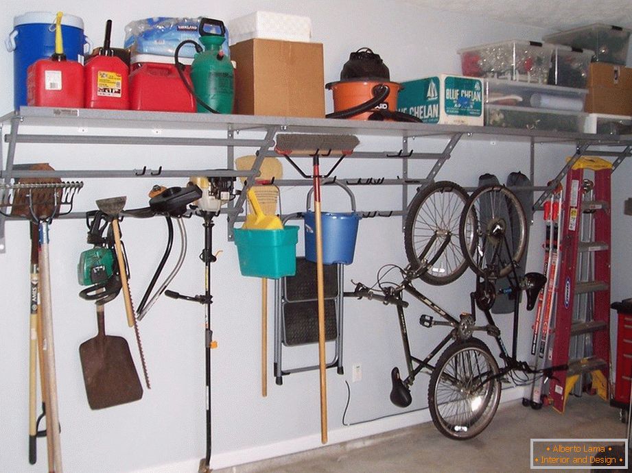 Anordnung eines Lagerraums in der Garage