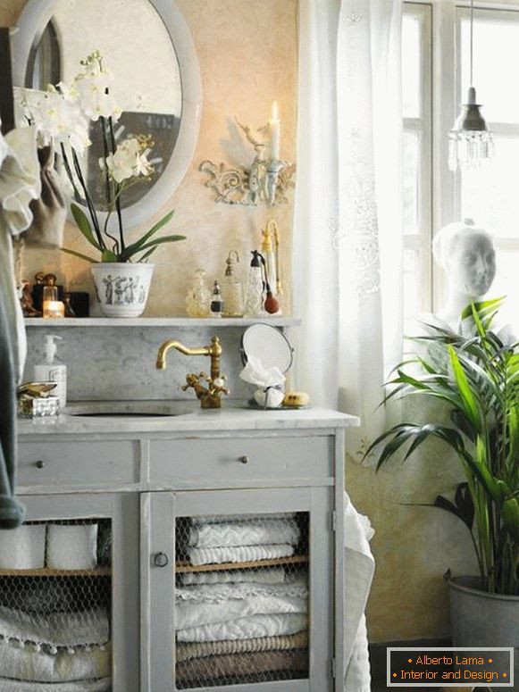 Stilvolle graue Badezimmermöbel für die Provence