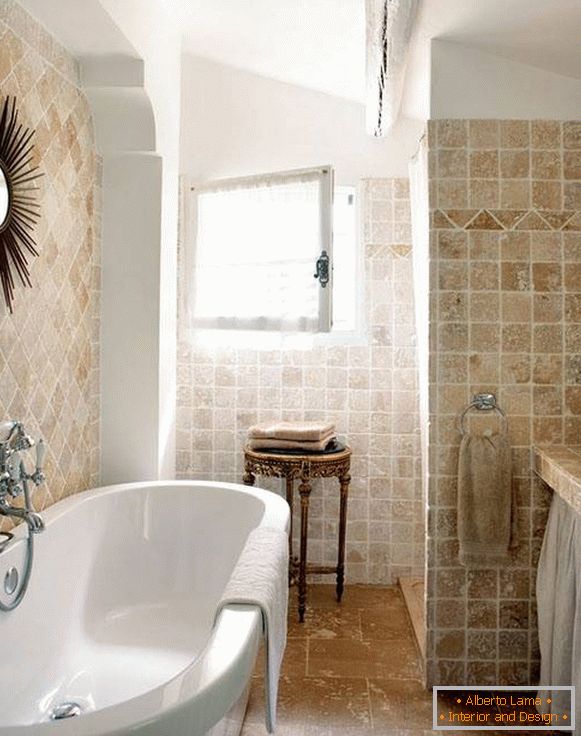 Fliesen für das Badezimmer unter dem Stein im Stil der Provence