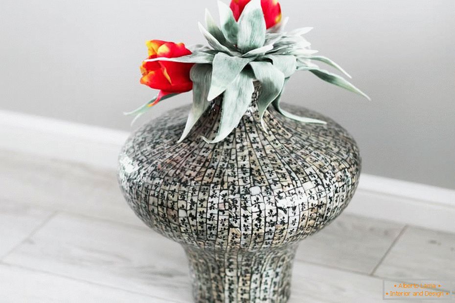 Dekorative Vase mit Blumen