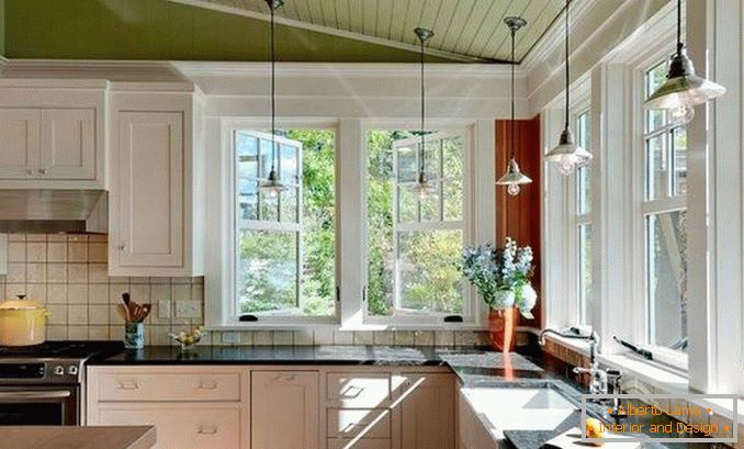 Küchendesign mit Eckfensterfoto