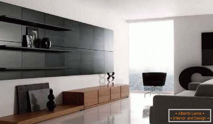 Der Minimalismus Stil ist bemerkenswert für die Verwendung von praktischen Regalen für die Dekoration des Wohnzimmers.