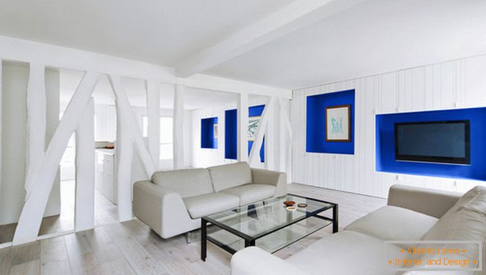 Das Wohnzimmer in der Studio-Wohnung ist durch eine Trennwand aus Gipskarton getrennt. Eine stilvolle Lösung für kreatives Design.
