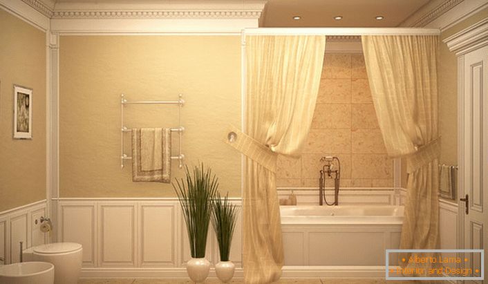 Das Badezimmer ist mit Lichtvorhängen im Stil der Romantik bedeckt.