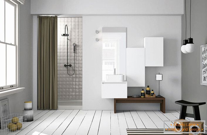 Im Inneren des Badezimmers im skandinavischen Stil ist der polierte Boden besonders attraktiv. 