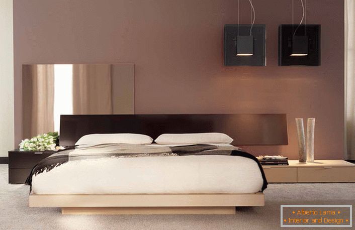 Ein minimalistisches Design mit Noten von japanischer Farbe im Schlafzimmer einer gewöhnlichen französischen Wohnung. 