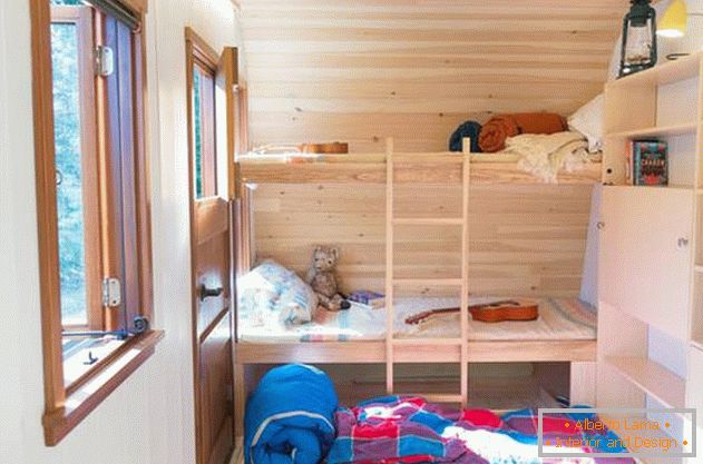 Ein komfortables Mini-Haus: ein Foto aus Ontario. Ausziehbarer Abschnitt unter dem Bett