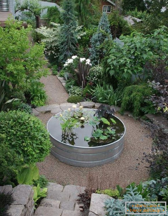 Landschaftsgestaltungsideen - ein Mini-Teich im Garten