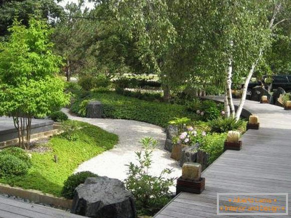 Landschaftsgestaltung des Gartens im chinesischen Stil