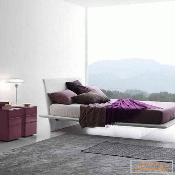 Modernes Bett mit transparenten Beinen