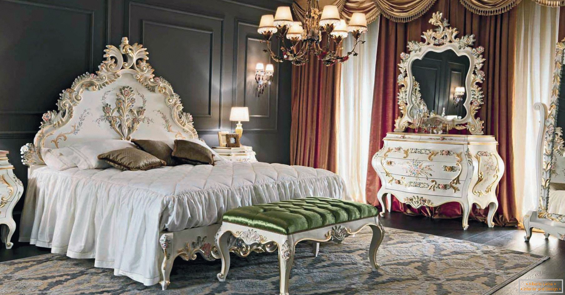 Um das Schlafzimmer zu dekorieren, wurde ein Kontrast aus dunkelbraunen, goldenen, roten und weißen Farben verwendet. Die Möbel sind nach dem Stil des Barocks ausgewählt.